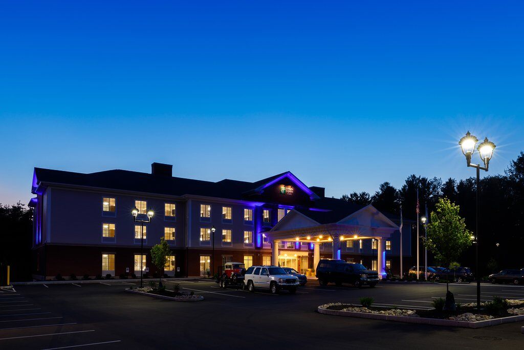 Holiday Inn Express & Suites - Sturbridge By Ihg Dış mekan fotoğraf